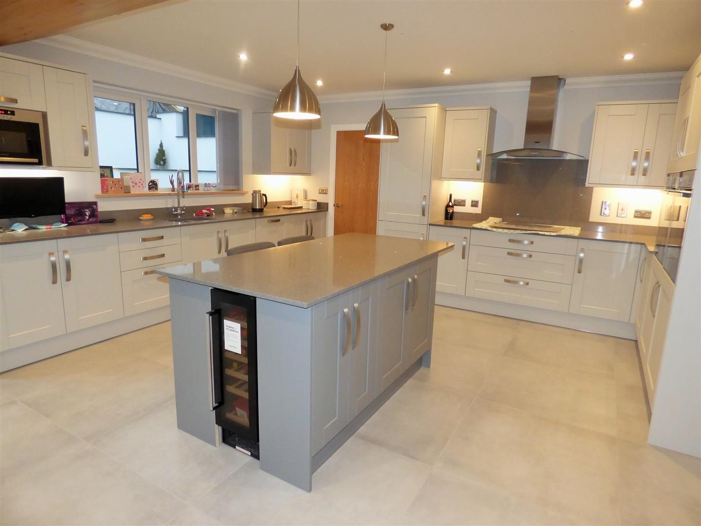 KITCHEN/DINING/FAMILY ROOM